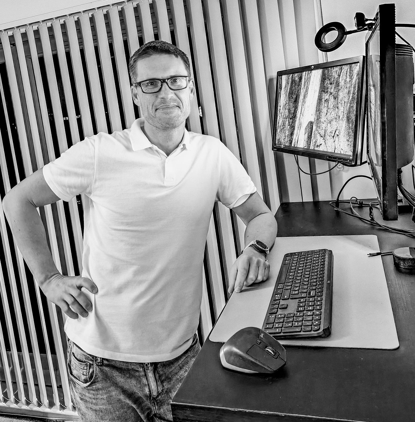 Pawel Tatarek at his desk